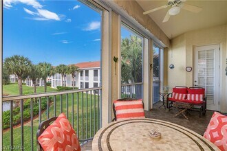 1000 L'Ambiance Cir in Naples, FL - Building Photo - Building Photo