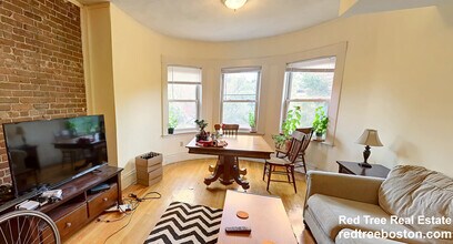 1407 Beacon St, Unit #3 in Brookline, MA - Building Photo - Building Photo
