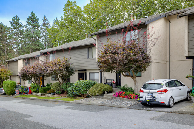 2900 Norman Av in Coquitlam, BC - Building Photo - Building Photo