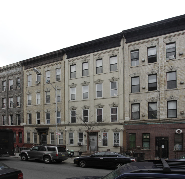 310 Jefferson St in Brooklyn, NY - Building Photo