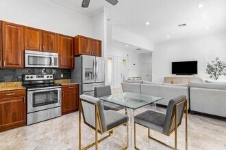 4023 NW 58th St in Boca Raton, FL - Building Photo - Building Photo