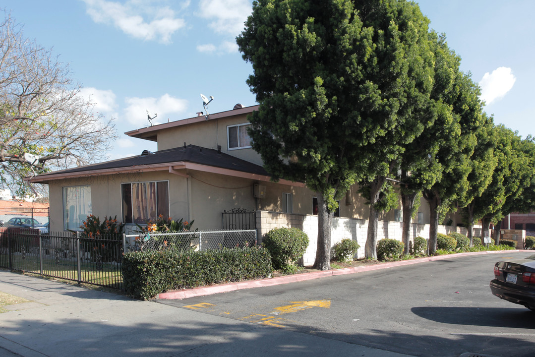 7126 Rugby Ave in Huntington Park, CA - Foto de edificio