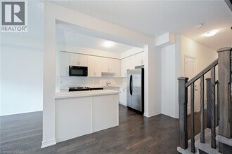 8 Cleland Ave in Hamilton, ON - Building Photo - Building Photo