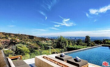 2528 Westridge Rd in Los Angeles, CA - Building Photo - Building Photo