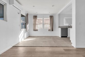 1155 W Exposition Blvd in Los Angeles, CA - Foto de edificio - Building Photo