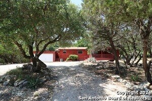 454 Overland Trail in Bandera, TX - Building Photo