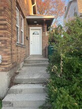 978 Oakland Ave in Cincinnati, OH - Building Photo - Building Photo