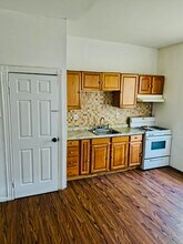 124 W Sylvania St in Philadelphia, PA - Building Photo - Building Photo