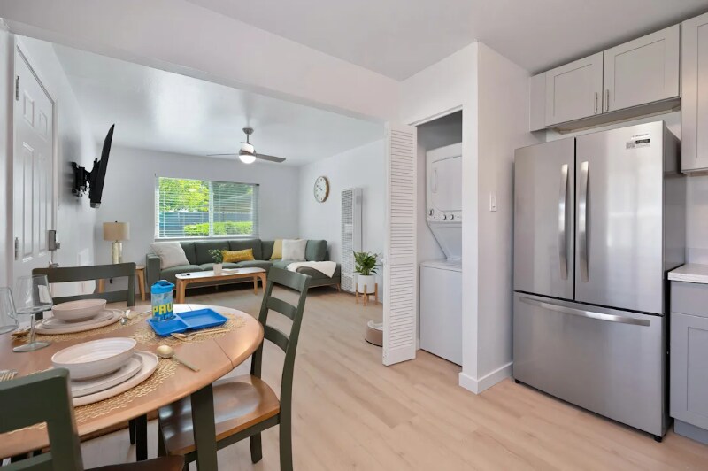 6431 Benning St in Orangevale, CA - Foto de edificio