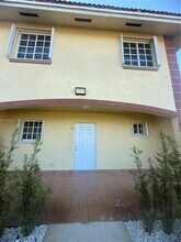 6752 NW 182nd St in Hialeah, FL - Foto de edificio - Building Photo