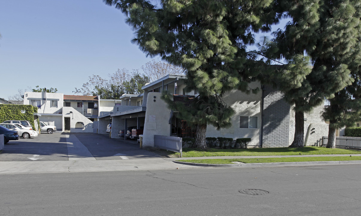 6092 Kingman Ave in Buena Park, CA - Foto de edificio