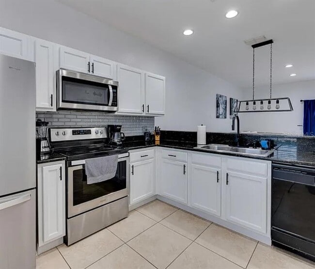 3024 Secret Lake Dr in Kissimmee, FL - Building Photo - Building Photo