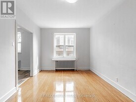 1 Mallory Gardens in Toronto, ON - Building Photo