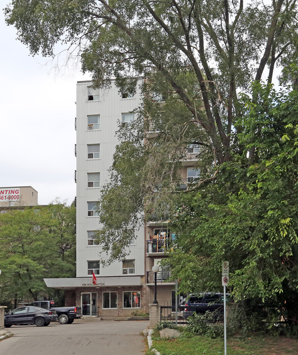 Wellington Residence in Hamilton, ON - Building Photo