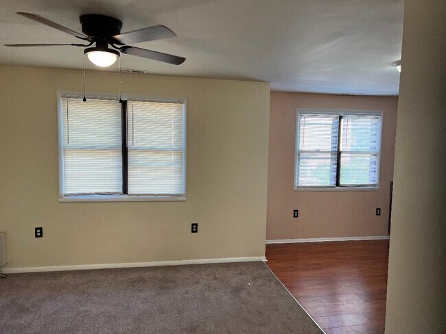 4400 McMenamy St, Unit Mcmennamy Suites in Philadelphia, PA - Foto de edificio - Building Photo