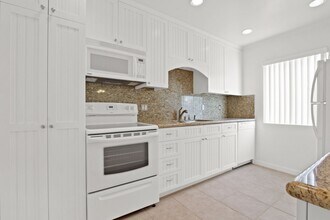1037 10th Street in Santa Monica - North o in Santa Monica, CA - Building Photo - Interior Photo