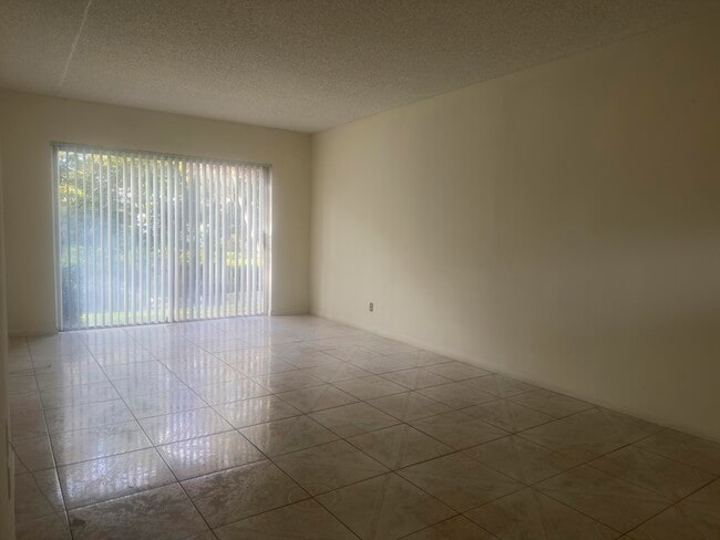 3213 NW 103rd Terrace in Coral Springs, FL - Building Photo - Building Photo