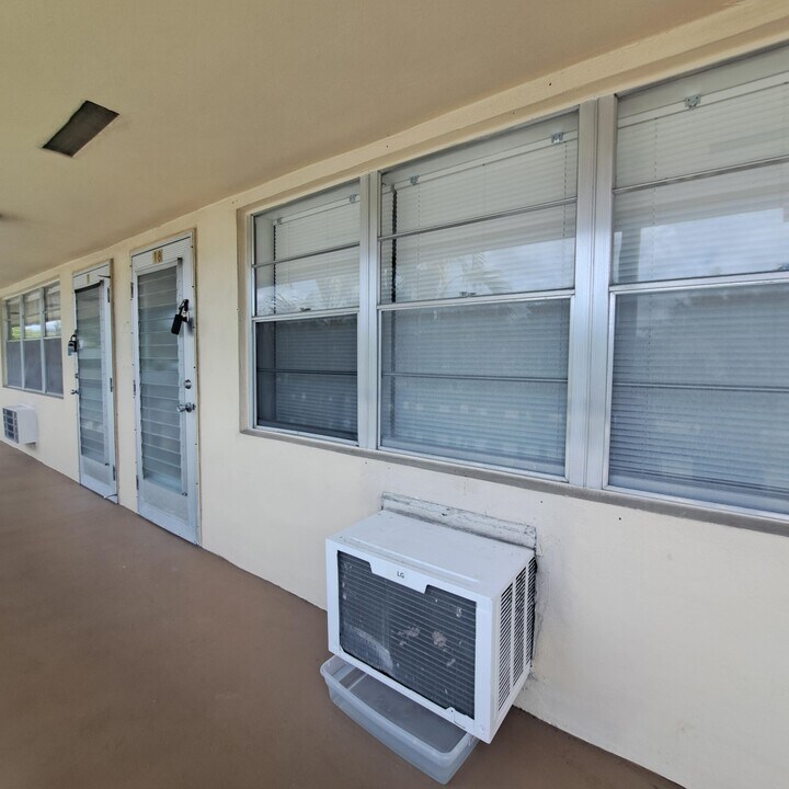 18 Dorchester A in West Palm Beach, FL - Building Photo
