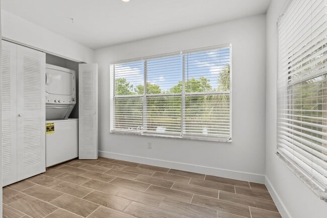 5725 Gatlin Ave in Orlando, FL - Building Photo - Building Photo