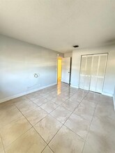 11610 NW 27th Ct, Unit 4 in Coral Springs, FL - Foto de edificio - Building Photo