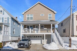 12 4th St in Highlands, NJ - Building Photo