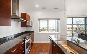 2958 Syracuse St, Unit 306 in Denver, CO - Foto de edificio - Building Photo