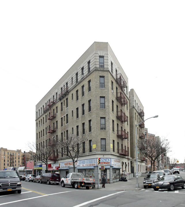 884-890 E Tremont Ave in Bronx, NY - Building Photo