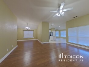 515 Crownpoint Ln in Arlington, TX - Building Photo - Building Photo