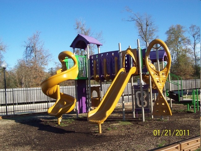 Stone Hearst Apartments in Beaumont, TX - Building Photo - Building Photo