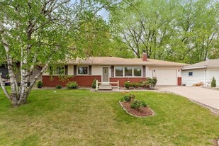 656 17th Ave NW in New Brighton, MN - Building Photo