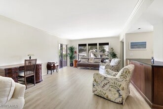 4451 Gulf Shore Blvd N in Naples, FL - Foto de edificio - Building Photo