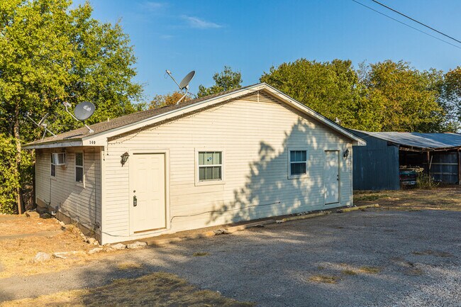 140 County Rd 1604 in Clifton, TX - Building Photo - Building Photo