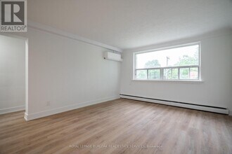 2161-2161 Ghent Ave in Burlington, ON - Building Photo - Building Photo