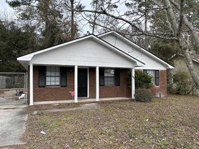 220 Garden Cir in Hinesville, GA - Building Photo - Building Photo