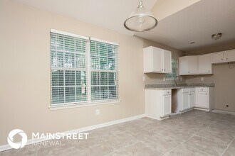 6887 Smoke Ridge Dr in College Park, GA - Foto de edificio - Building Photo