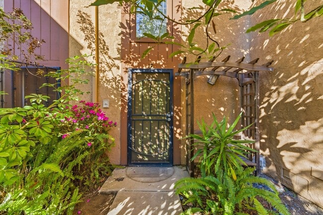 2286 Pacific Ave in Costa Mesa, CA - Building Photo - Building Photo