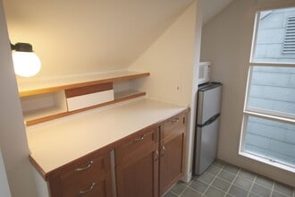 2103 11th Ave W in Seattle, WA - Building Photo - Building Photo