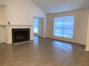 2929 Hilltop Dr in Euless, TX - Building Photo - Building Photo