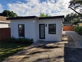1756 NW 94th St in Miami, FL - Building Photo