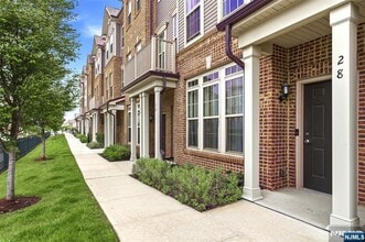 28 Leahy Dr in Wood Ridge, NJ - Building Photo - Building Photo