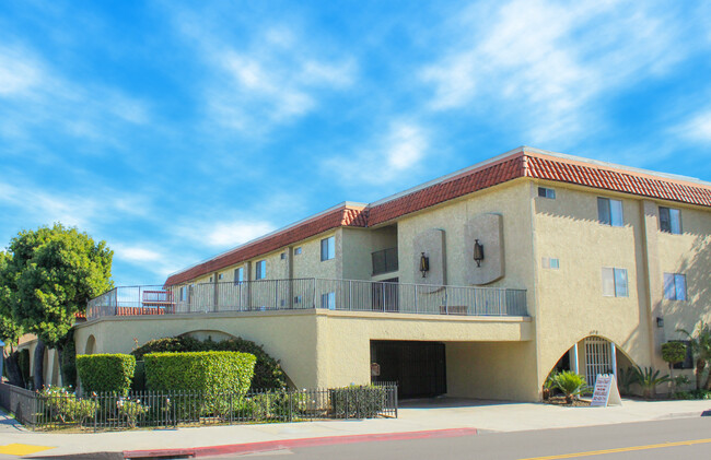 Orange Terrace Apartments in Long Beach, CA - Foto de edificio - Building Photo