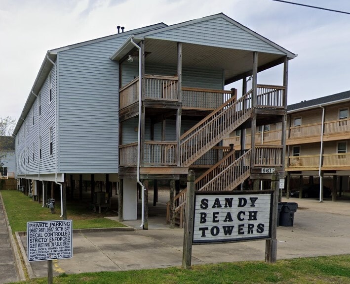 Sand Beach Towers in Norfolk, VA - Building Photo
