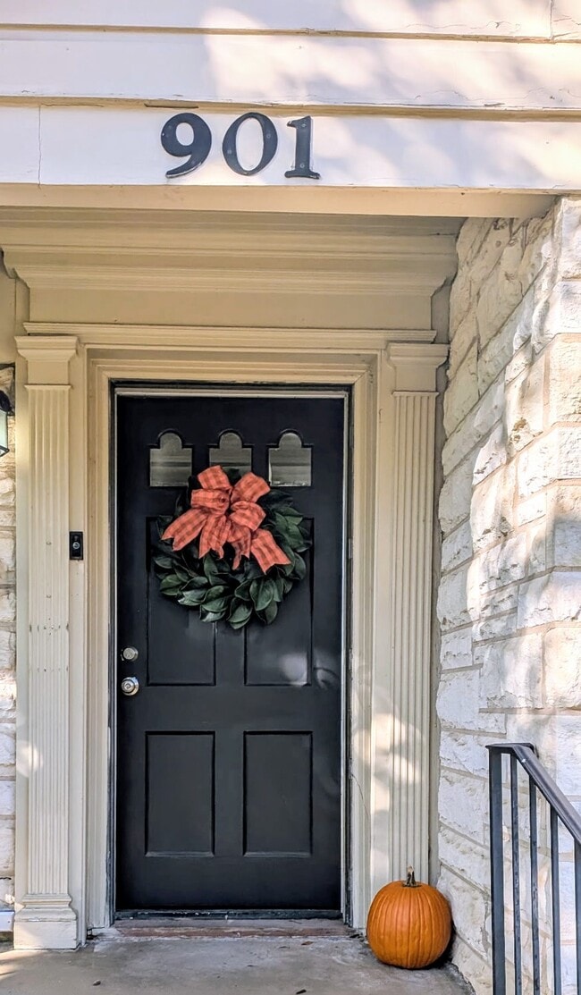 property at 901 N Azalea Dr