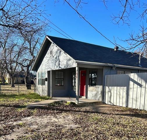 218 N 4th St W in Clyde, TX - Building Photo