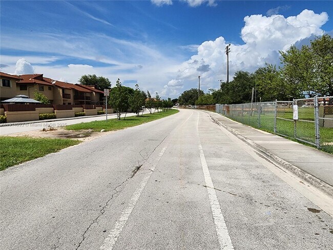 13433 SW 62nd St in Miami, FL - Building Photo - Building Photo