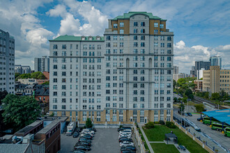 Chateau Royale in Hamilton, ON - Building Photo - Building Photo