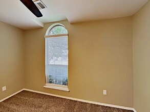 807 W Lonesome Dove Trail in Arlington, TX - Foto de edificio - Building Photo