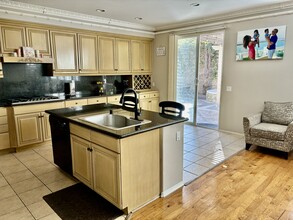 8220 E Brookdale Ln in Anaheim, CA - Building Photo - Building Photo