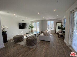 8700 Chalmers Dr in Los Angeles, CA - Building Photo - Building Photo