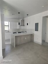 2586 Randall Blvd in Naples, FL - Foto de edificio - Building Photo